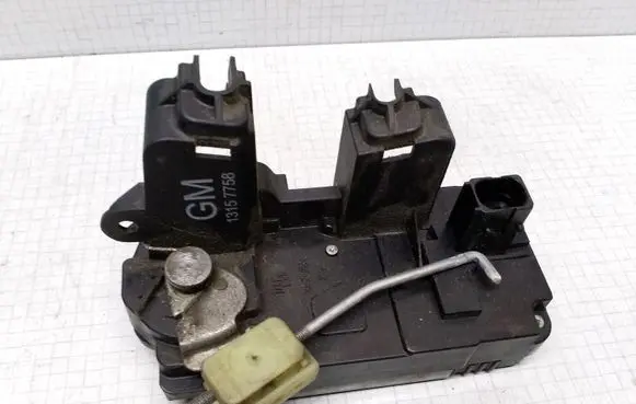 Opel Vectra C Rear door lock 13157758