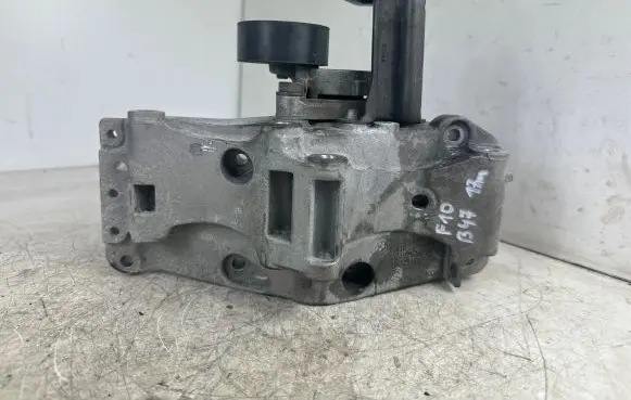 BMW 5 F10 F11 Generator/alternator bracket 7619250 18095810