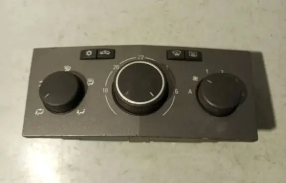 Opel Zafira B Climate control unit 13231049 9002P020 0000062TST06