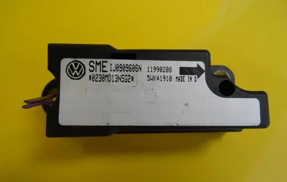 Volkswagen PASSAT B5 Airbag deployment crash/impact sensor 5WK41910