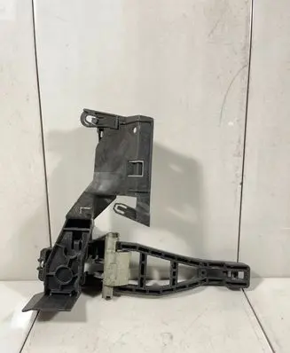 Rear door exterior handle/bracket