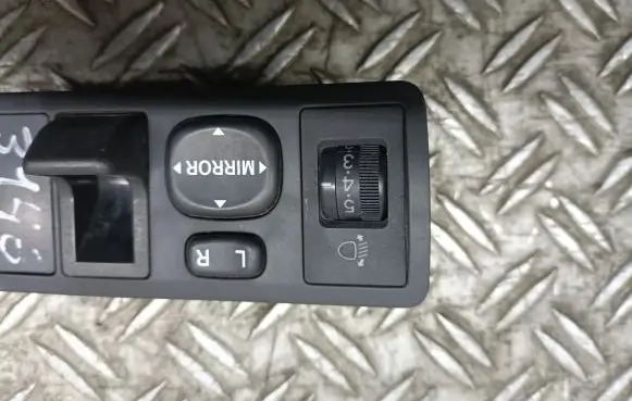 Toyota Corolla Verso E121 Wing mirror switch