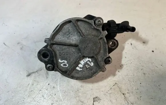 Ford Focus Vacuum pump D1562C2