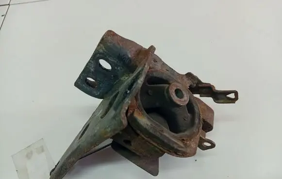 Toyota Corolla E120 E130 Engine mounting bracket 