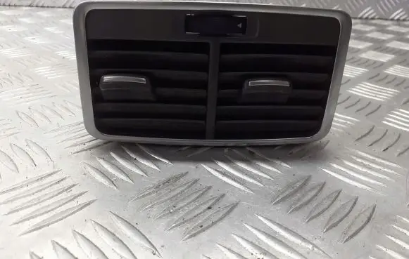 Audi A6 S6 C6 4F Rear air vent grill 4F0819203B