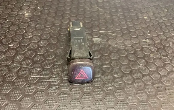 Volvo XC90 Hazard light switch 30739319 05W476