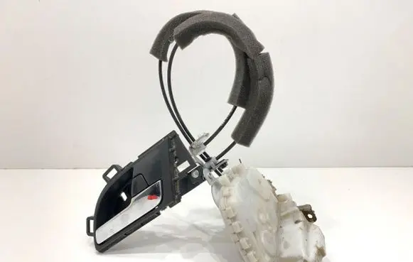 Honda CR-V Front door lock 72111-SWA-G1