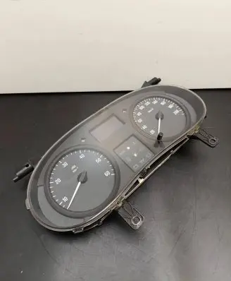 Opel Vivaro Speedometer (instrument cluster) P8200390135 281129646 NS8090092H