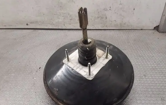 Iveco Daily 30.8 - 9 Brake booster 99487840