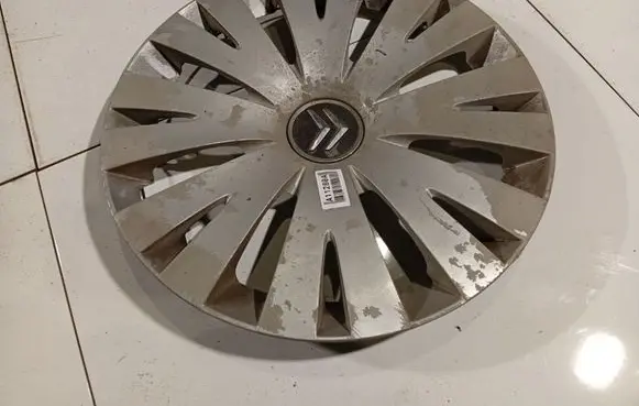 Citroen C5 R16 wheel hub/cap/trim 9682394780