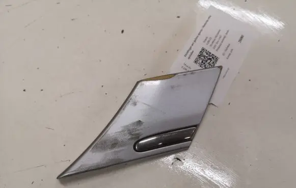 Rear fender molding trim