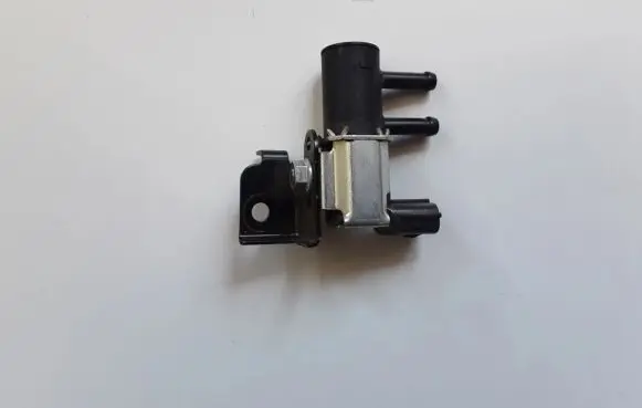 Suzuki Swift II Valve K5T48589