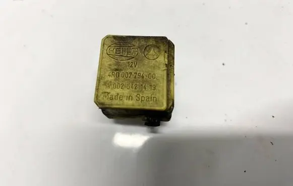 Mercedes-Benz Vito Viano W639 Other relay a0025421419 4rd00779400