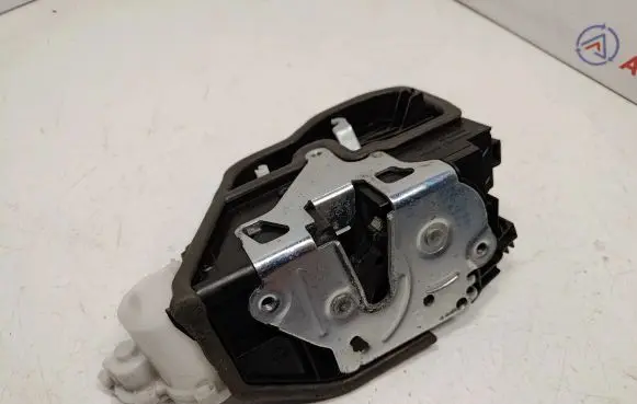 BMW X3 F25 Front door lock 7318409 51217318409 51217229461