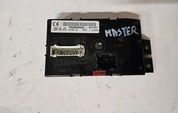 Opel Signum Fuse module N01069665 P8200530966 281158593B