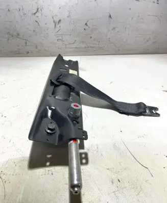Volvo V70 Front seatbelt 39865060