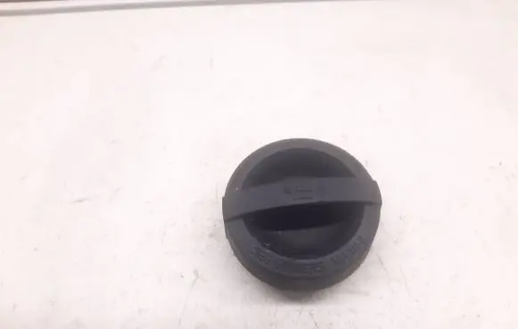 Volvo XC70 Oil filler cap 30677517