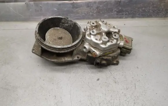 Audi 100 200 5000 C3 Fuel distributor 0438121013 034133353 0438101006