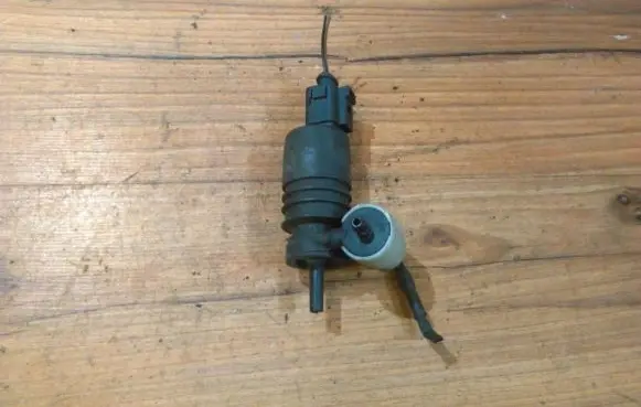 Volkswagen Polo III 6N 6N2 6NF Windscreen/windshield washer pump 1J0973722