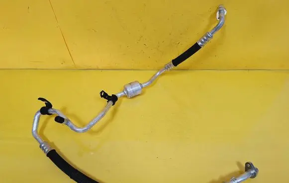 Renault Clio III Air conditioning (A/C) pipe/hose 8200521903