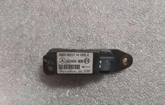 Mercedes-Benz S W220 Airbag deployment crash/impact sensor a2208204426 2208204426