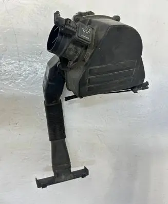 Volkswagen Cross Polo Air filter box 6R0129601C