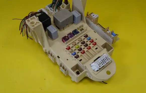Toyota Yaris Fuse box set 82730-0D040 827300D040