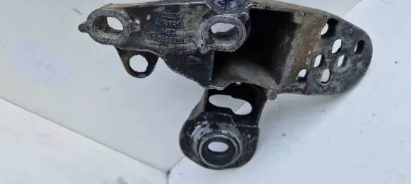 Audi A6 S6 C5 4B Engine mounting bracket 4b0199351