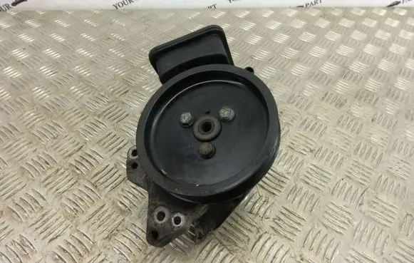 BMW 3 E46 Power steering pump 6756575