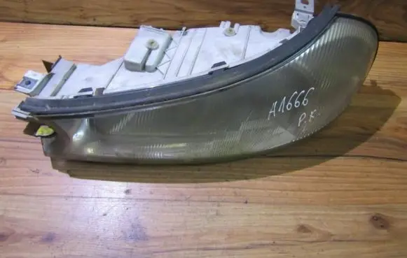 Ford Mondeo MK II Headlight/headlamp 0301098205