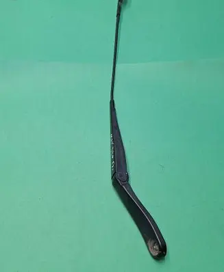 Windshield/front glass wiper blade