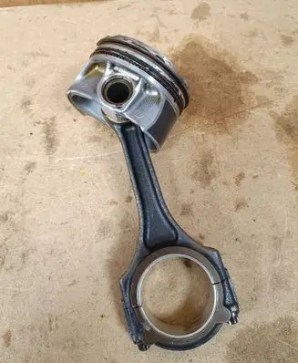 Piston with connecting rod