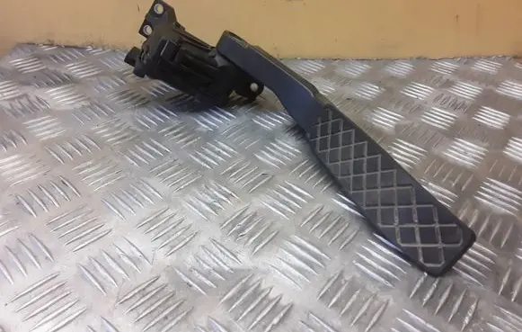 Audi Q7 4L Accelerator throttle pedal 7L0723507B 6PV00802624