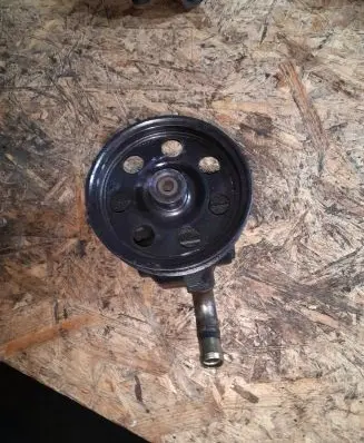 Ford Focus Power steering pump 14702L1
