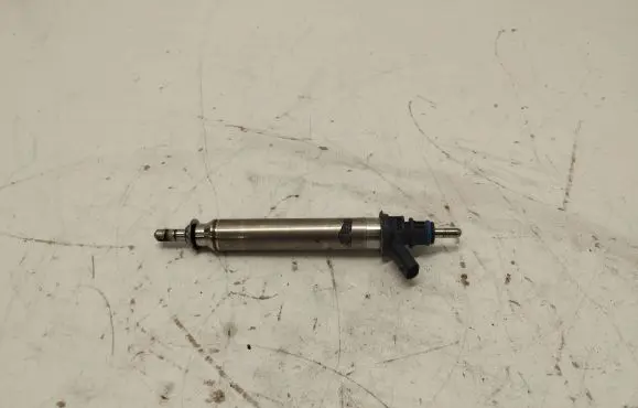 Mercedes-Benz C AMG W205 Fuel injector A2780700687