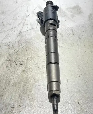 Volvo V70 Fuel injector 31272767
