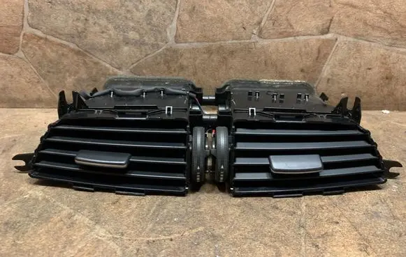 Mercedes-Benz C W204 Dashboard air vent grill cover trim A2048308454