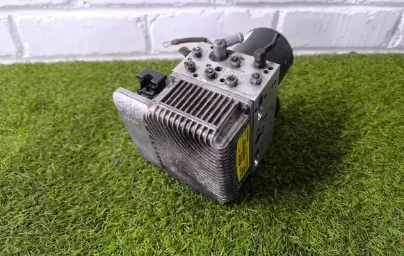Mercedes-Benz E W211 ABS Pump A0084313912 0265250143