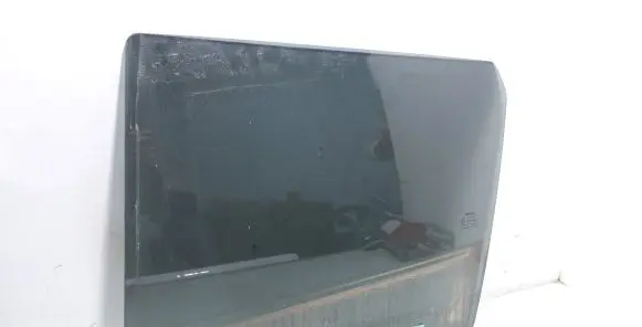 Nissan Juke I F15 Rear door window glass AS3