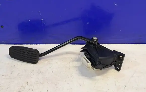 Volvo XC90 Accelerator throttle pedal 30683521