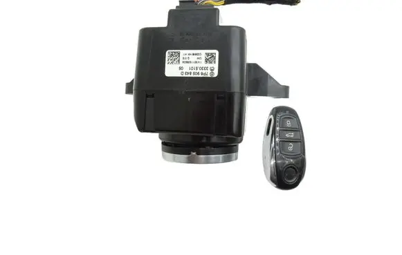 Volkswagen Touareg II Ignition lock 7P6905843D