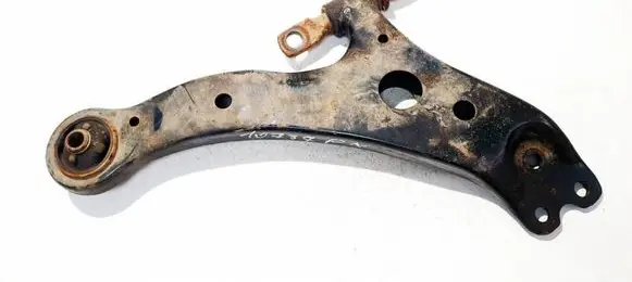 Lexus RX 300 Front lower control arm/wishbone 