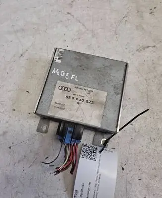 Audi A4 S4 B5 8D Sound amplifier 8E5035223