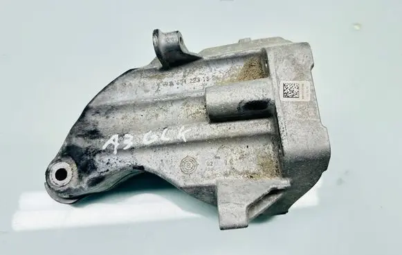 Engine mounting bracket
