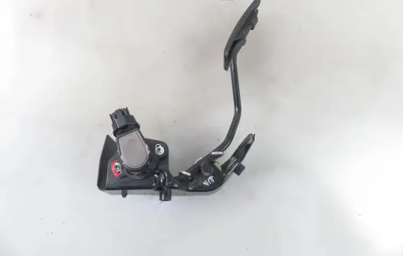 Toyota Corolla Verso E121 Accelerator throttle pedal 1983003041 8928152021