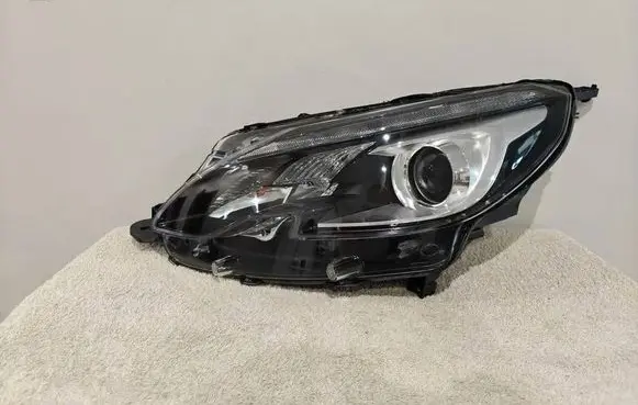 Peugeot 2008 I Headlight/headlamp 9815128180