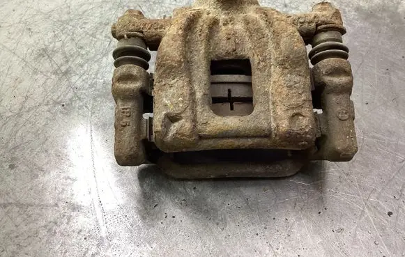 Honda CR-V Rear brake caliper