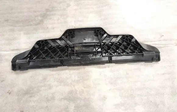 Audi Q7 4M Rear bumper mounting bracket 4M0807329