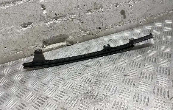 Hyundai Santa Fe Rear door windshield rail 858352W000