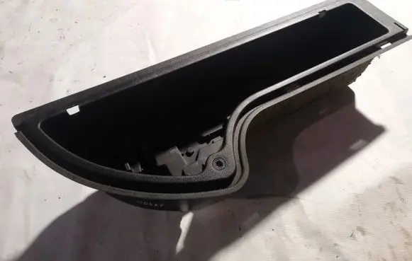 Glove box